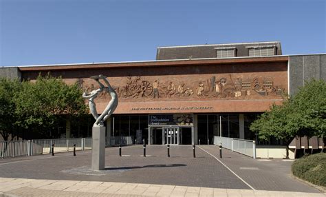 The Potteries Museum & Art Gallery:  A Treasure Trove of History and Artistic Expression!