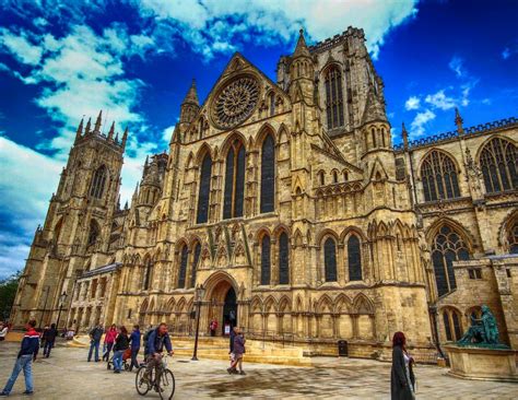 York Minster: Một Kiệt Tác Kiến Trúc Go-thic Rực Lửa và Cánh cửa vào Lịch Sử!